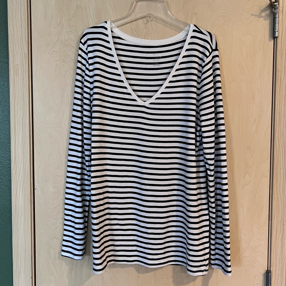 ⚠️Final Price⚠️ A New Day Long Sleeve V-Neck Tee - Black/White Striped